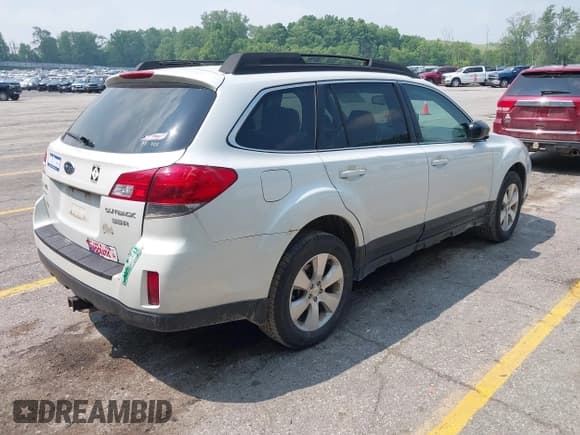 ✅ 2012 Subaru Outback • VIN: 4S4BRDAC1C2224171 • Lot: 42362532. Listed on IAAI with 84,583 mi. Free auction sales archive from the USA and detailed vehicle history report at DreamBid. Image 4.
