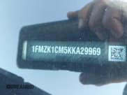 ✅ 2019 Ford Transit Passenger XL • VIN: 1FMZK1CM5KKA29969 • Lot: 42572089. Wystawiony na IAAI z przebiegiem 28 117 mil. Bezpłatny archiwum sprzedaży aukcyjnych z USA i szczegółowy raport historii pojazdu na DreamBid. Zdjęcie 9.