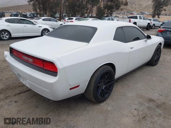 ✅ 2014 Dodge Challenger SXT • VIN: 2C3CDYAG6EH289999 • Lot: 41500473. Wystawiony na IAAI z przebiegiem 165 161 mil. Bezpłatny archiwum sprzedaży aukcyjnych z USA i szczegółowy raport historii pojazdu na DreamBid. Zdjęcie 4.