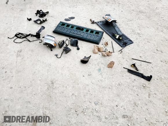 ✅ 2015 Chevrolet Silverado 1500 LT • VIN: 1GCRCREC5FZ173751 • Лот: 57497605. Опубликован ранее на Copart с пробегом 82 886 миль. Бесплатный доступ к архиву аукционных продаж из США и подробный отчёт об истории автомобиля на DreamBid. Изображение 12.