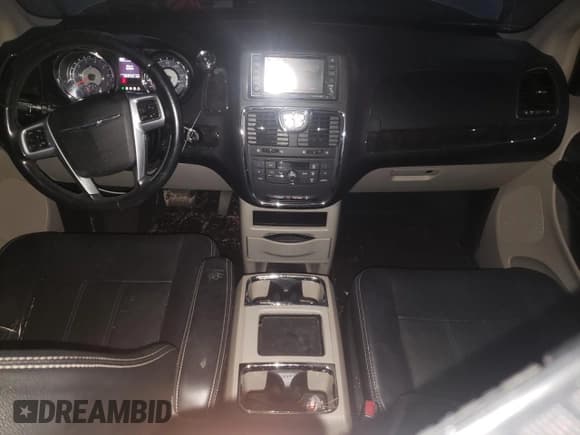 ✅ 2014 Chrysler Town & Country Touring • VIN: 2C4RC1BG4ER115261 • Lot: 91015445. Wystawiony na Copart z przebiegiem 145 171 mil. Bezpłatny archiwum sprzedaży aukcyjnych z USA i szczegółowy raport historii pojazdu na DreamBid. Zdjęcie 8.