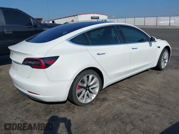 ✅ 2018 Tesla Model 3 Long Range Battery • VIN: 5YJ3E1EAXJF025089 • Lot: 43276582. Wystawiony na IAAI z przebiegiem Nie podano. Bezpłatny archiwum sprzedaży aukcyjnych z USA i szczegółowy raport historii pojazdu na DreamBid. Zdjęcie 4.
