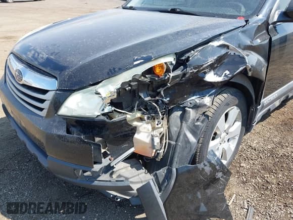 ✅ 2010 Subaru Outback Premium All-Weather Anniversary • VIN: 4S4BRBCC5A3341325 • Lot: 42443920. Listed on IAAI with 248,131 mi. Free auction sales archive from the USA and detailed vehicle history report at DreamBid. Image 6.