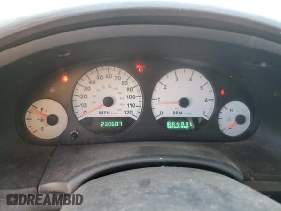 ✅ 2007 Dodge Grand Caravan SE • VIN: 1D4GP24R67B108669 • Lot: 92071005. Listed on Copart with 230,687 mi. Free auction sales archive from the USA and detailed vehicle history report at DreamBid. Image 9.