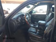 ✅ 2009 Cadillac Escalade ESV • VIN: 1GYFC16289R244241 • Lot: 43264607. Wystawiony na IAAI z przebiegiem 244 204 mil. Bezpłatny archiwum sprzedaży aukcyjnych z USA i szczegółowy raport historii pojazdu na DreamBid. Zdjęcie 12.