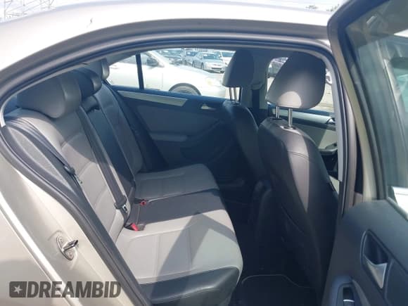 ✅ 2013 Volkswagen Jetta Hybrid SE • VIN: 3VW637AJ8DM238647 • Lot: 42733019. Listed on IAAI with 170,045 mi. Free auction sales archive from the USA and detailed vehicle history report at DreamBid. Image 8.