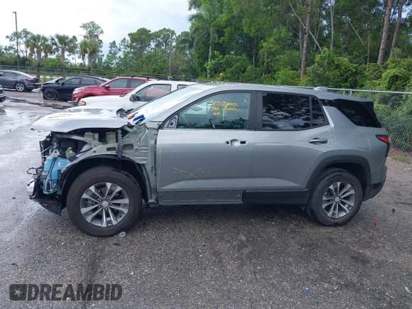 ✅ 2025 Chevrolet Equinox FWD LT • VIN: 3GNAXHEG2SL177439 • Lot: 42992569. Wystawiony na IAAI z przebiegiem 9 406 mil. Bezpłatny archiwum sprzedaży aukcyjnych z USA i szczegółowy raport historii pojazdu na DreamBid. Zdjęcie 15.