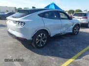 ✅ 2023 Ford Mustang Mach-E Premium • VIN: 3FMTK3SU1PMA83787 • Лот: 43855839. Опубликован ранее на IAAI с пробегом 27 931 миль. Бесплатный доступ к архиву аукционных продаж из США и подробный отчёт об истории автомобиля на DreamBid. Изображение 4.