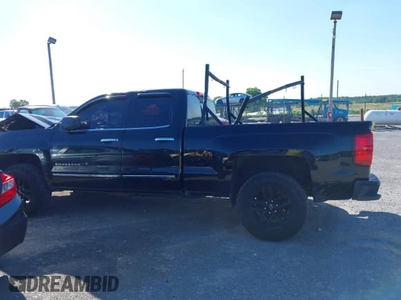 ✅ 2018 Chevrolet Silverado 1500 LTZ • VIN: 1GCVKSEC5JZ143845 • Lot: 42392639. Wystawiony na IAAI z przebiegiem 112 958 mil. Bezpłatny archiwum sprzedaży aukcyjnych z USA i szczegółowy raport historii pojazdu na DreamBid. Zdjęcie 14.