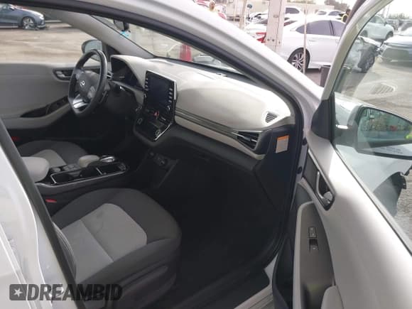 ✅ 2020 Hyundai Ioniq SE • VIN: KMHC75LJXLU068566 • Lot: 41048842. Wystawiony na IAAI z przebiegiem 39 232 mil. Bezpłatny archiwum sprzedaży aukcyjnych z USA i szczegółowy raport historii pojazdu na DreamBid. Zdjęcie 5.