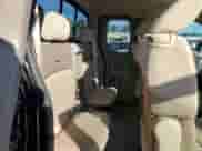 2011 Nissan Frontier SV z VIN 1N6AD0CUXBC424503, wystawiony jako Copart lot #62203545 z przebiegiem 93 197 mil mil oraz Szkoda całkowita • Salvage title. Historia ofert i sprzedaży dostępna na DreamBid. Obrazek 10.