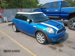 2007 MINI Hardtop S with VIN WMWMF73557TL84184, listed as a IAAI auction lot 43158725 with Not provided miles and . Bid and sale history available at DreamBid. Image 1.