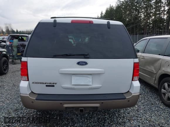 ✅ 2003 Ford Expedition Eddie Bauer • VIN: 1FMFU18L33LC34859 • Лот: 41681166. Опубликован ранее на IAAI с пробегом 200 210 миль. Бесплатный доступ к архиву аукционных продаж из США и подробный отчёт об истории автомобиля на DreamBid. Изображение 17.