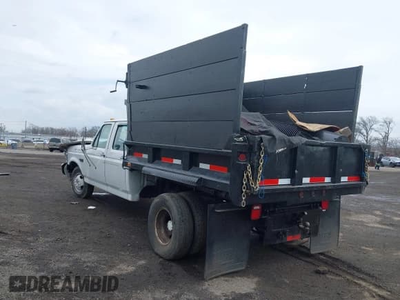 ✅ 1992 Ford F-350 • VIN: 2FTJW35MXNCA46841 • Lot: 41952778. Wystawiony na IAAI z przebiegiem 213 667 mil. Bezpłatny archiwum sprzedaży aukcyjnych z USA i szczegółowy raport historii pojazdu na DreamBid. Zdjęcie 3.