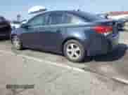 2015 Chevrolet Cruze LT z VIN 1G1PC5SB5F7263451, wystawiony jako Copart lot #85394525 z przebiegiem 135 983 mil mil oraz Szkoda całkowita • Salvage title. Historia ofert i sprzedaży dostępna na DreamBid. Obrazek 2.