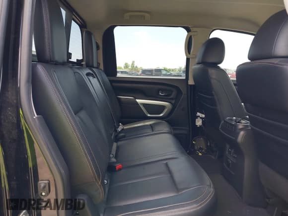 ✅ 2017 Nissan Titan Platinum Reserve • VIN: 1N6AA1E69HN507463 • Lot: 42173186. Wystawiony na IAAI z przebiegiem 198 565 mil. Bezpłatny archiwum sprzedaży aukcyjnych z USA i szczegółowy raport historii pojazdu na DreamBid. Zdjęcie 8.