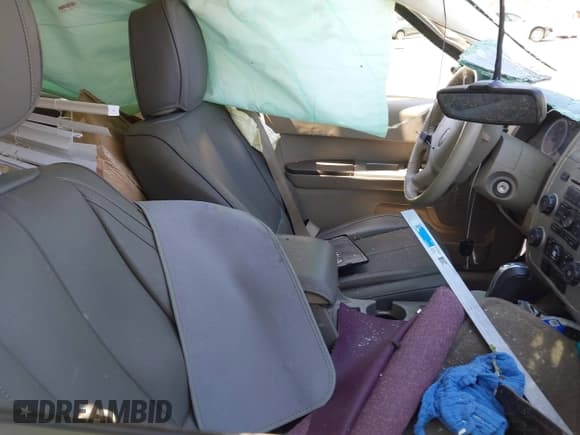 ✅ 2011 Ford Escape Hybrid • VIN: 1FMCU4K33BKB53300 • Lot: 42561682. Wystawiony na IAAI z przebiegiem 144 628 mil. Bezpłatny archiwum sprzedaży aukcyjnych z USA i szczegółowy raport historii pojazdu na DreamBid. Zdjęcie 5.