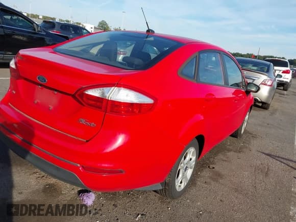 ✅ 2014 Ford Fiesta SE • VIN: 3FADP4BJ5EM239399 • Lot: 43334063. Wystawiony na IAAI z przebiegiem 92 341 mil. Bezpłatny archiwum sprzedaży aukcyjnych z USA i szczegółowy raport historii pojazdu na DreamBid. Zdjęcie 4.