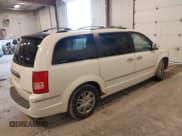✅ 2010 Chrysler Town & Country Limited • VIN: 2A4RR7DX3AR422262 • Lot: 42321224. Wystawiony na IAAI z przebiegiem 285 000 mil. Bezpłatny archiwum sprzedaży aukcyjnych z USA i szczegółowy raport historii pojazdu na DreamBid. Zdjęcie 4.