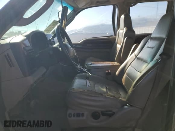 ✅ 2006 Ford F-250 XL • VIN: 1FTSW21P16EC42032 • Lot: 86896235. Wystawiony na Copart z przebiegiem Nie podano. Bezpłatny archiwum sprzedaży aukcyjnych z USA i szczegółowy raport historii pojazdu na DreamBid. Zdjęcie 7.