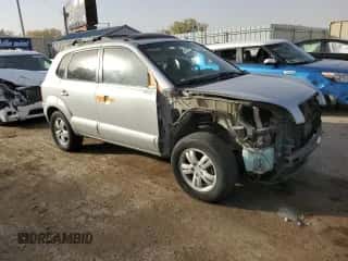 2007 Hyundai Tucson SE z VIN KM8JN12D47U501967, wystawiony jako Copart lot #77760684 z przebiegiem 137 683 mil mil oraz Szkoda całkowita • Salvage title. Historia ofert i sprzedaży dostępna na DreamBid. Obrazek 4.