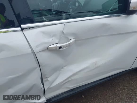 ✅ 2016 Ford Focus Titanium • VIN: 1FADP3N26GL387872 • Lot: 42183397. Listed on IAAI with 30,557 mi. Free auction sales archive from the USA and detailed vehicle history report at DreamBid. Image 6.