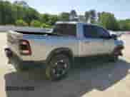 2020 Ram 1500 Rebel z VIN 1C6RRELT0LN303553, wystawiony jako Copart lot #53488355 z przebiegiem 110 673 mil mil oraz Szkoda całkowita • Salvage title. Historia ofert i sprzedaży dostępna na DreamBid. Obrazek 3.