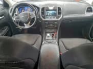 ✅ 2019 Chrysler 300 Touring • VIN: 2C3CCAAG8KH610026 • Лот: 93875655. Опубликован ранее на Copart с пробегом 66 210 миль. Бесплатный доступ к архиву аукционных продаж из США и подробный отчёт об истории автомобиля на DreamBid. Изображение 8.