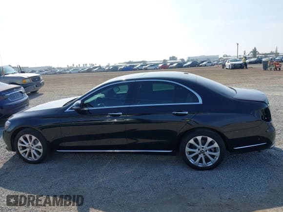 ✅ 2020 Mercedes-Benz E 350 • VIN: WDDZF8DB0LA747117 • Lot: 43594378. Wystawiony na IAAI z przebiegiem 93 395 mil. Bezpłatny archiwum sprzedaży aukcyjnych z USA i szczegółowy raport historii pojazdu na DreamBid. Zdjęcie 15.