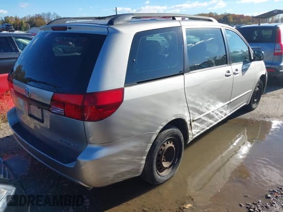 2005 Toyota Sienna LE z VIN 5TDZA23C65S337685, wystawiony jako IAAI lot #43573976 z przebiegiem 247 716 mil mil oraz . Historia ofert i sprzedaży dostępna na DreamBid. Obrazek 4.
