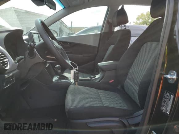 ✅ 2020 Hyundai Kona SE • VIN: KM8K12AAXLU522846 • Лот: 71291164. Опубликован ранее на Copart с пробегом 60 143 миль. Бесплатный доступ к архиву аукционных продаж из США и подробный отчёт об истории автомобиля на DreamBid. Изображение 7.