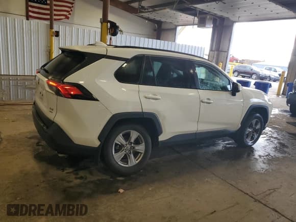 ✅ 2022 Toyota RAV4 XLE • VIN: 2T3P1RFV8NC266017 • Lot: 90391765. Listed on Copart with 58,417 mi. Free auction sales archive from the USA and detailed vehicle history report at DreamBid. Image 3.