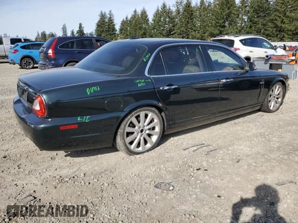 ✅ 2008 Jaguar XJ 8 LWB • VIN: SAJWA79BX8SH23430 • Лот: 51990785. Опубликован ранее на Copart с пробегом 140 454 миль. Бесплатный доступ к архиву аукционных продаж из США и подробный отчёт об истории автомобиля на DreamBid. Изображение 3.