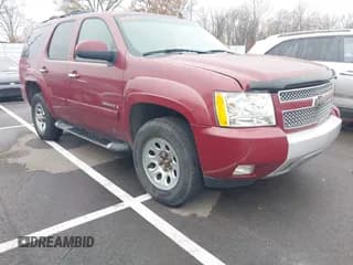 ✅ 2007 Chevrolet Tahoe LT • VIN: 1GNFK130X7R398580 • Lot: 43762910. Wystawiony na IAAI z przebiegiem 202 350 mil. Bezpłatny archiwum sprzedaży aukcyjnych z USA i szczegółowy raport historii pojazdu na DreamBid. Zdjęcie 1.