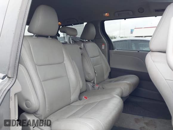✅ 2017 Toyota Sienna XLE Auto Access Seat • VIN: 5TDYZ3DC1HS787953 • Lot: 42206288. Listed on IAAI with 153,202 mi. Free auction sales archive from the USA and detailed vehicle history report at DreamBid. Image 8.