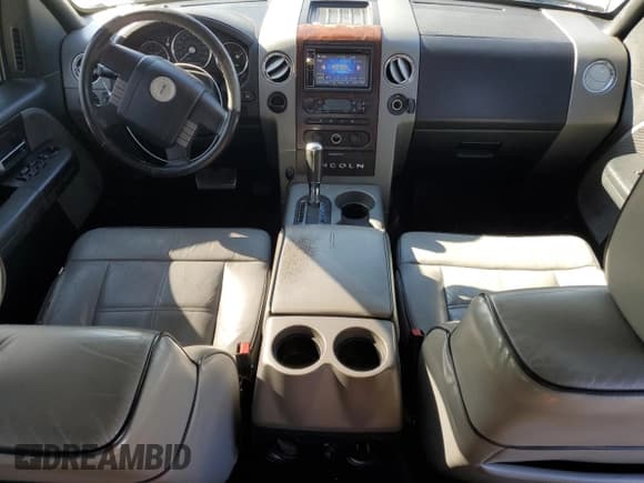 ✅ 2006 Lincoln Mark LT • VIN: 5LTPW16526FJ25381 • Lot: 87085134. Wystawiony na Copart z przebiegiem 209 615 mil. Bezpłatny archiwum sprzedaży aukcyjnych z USA i szczegółowy raport historii pojazdu na DreamBid. Zdjęcie 8.