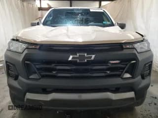 ✅ 2023 Chevrolet Colorado 4WD Trail Boss • VIN: 1GCPTEEKXP1160968 • Лот: 57689353. Опубликован ранее на Copart с пробегом 235 миль. Бесплатный доступ к архиву аукционных продаж из США и подробный отчёт об истории автомобиля на DreamBid. Изображение 5.