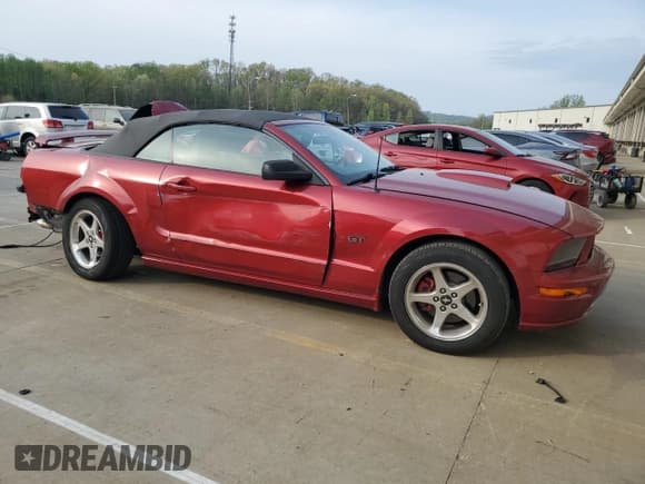 ✅ 2005 Ford Mustang GT Deluxe • VIN: 1ZVHT85H755258045 • Lot: 53802605. Wystawiony na Copart z przebiegiem 121 580 mil. Bezpłatny archiwum sprzedaży aukcyjnych z USA i szczegółowy raport historii pojazdu na DreamBid. Zdjęcie 4.