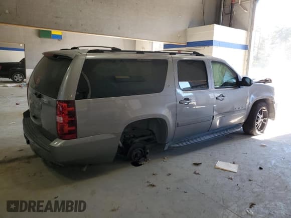 ✅ 2007 Chevrolet Suburban LT • VIN: 3GNFC16J97G197920 • Lot: 77776794. Wystawiony na Copart z przebiegiem Nie podano. Bezpłatny archiwum sprzedaży aukcyjnych z USA i szczegółowy raport historii pojazdu na DreamBid. Zdjęcie 3.