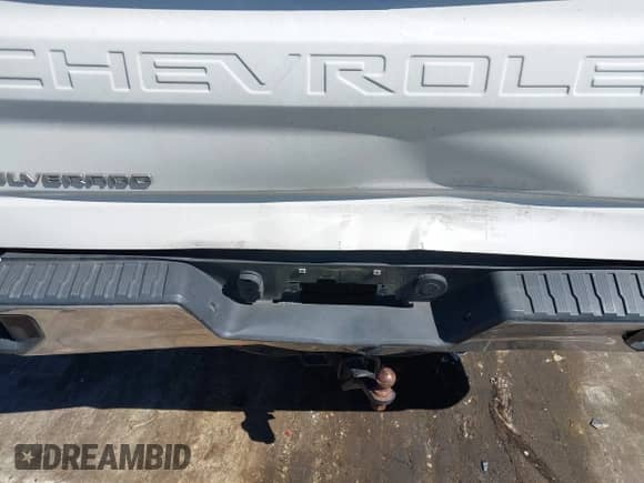 2021 Chevrolet Silverado 1500 Work Truck z VIN 3GCNWAEF8MG443375, wystawiony jako IAAI lot #43446311 z przebiegiem 66 704 mil mil oraz . Historia ofert i sprzedaży dostępna na DreamBid. Obrazek 17.