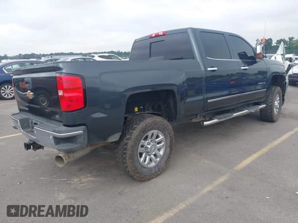 ✅ 2018 Chevrolet Silverado 2500HD LTZ • VIN: 1GC1KWEY4JF226332 • Lot: 43005336. Wystawiony na IAAI z przebiegiem 152 532 mil. Bezpłatny archiwum sprzedaży aukcyjnych z USA i szczegółowy raport historii pojazdu na DreamBid. Zdjęcie 4.