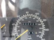 ✅ 1994 Mercedes-Benz E 320 • VIN: WDBEA32E5RC033986 • Lot: 42907685. Wystawiony na IAAI z przebiegiem 233 223 mil. Bezpłatny archiwum sprzedaży aukcyjnych z USA i szczegółowy raport historii pojazdu na DreamBid. Zdjęcie 7.