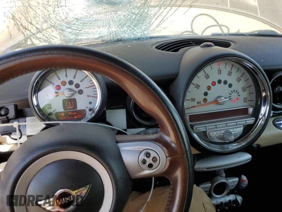 ✅ 2008 MINI Clubman • VIN: WMWML33508TJ46178 • Lot: 68038465. Listed on Copart with 162,812 mi. Free auction sales archive from the USA and detailed vehicle history report at DreamBid. Image 9.