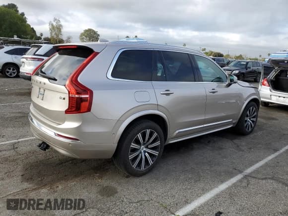✅ 2023 Volvo XC90 Plus • VIN: YV4L12PN7P1903108 • Lot: 47809685. Wystawiony na Copart z przebiegiem 14 235 mil. Bezpłatny archiwum sprzedaży aukcyjnych z USA i szczegółowy raport historii pojazdu na DreamBid. Zdjęcie 3.