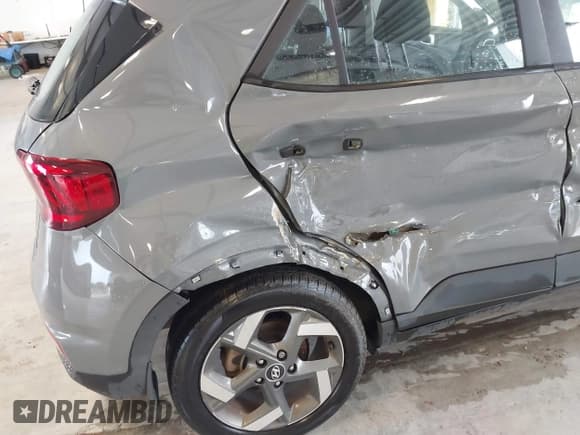 ✅ 2022 Hyundai Venue SEL • VIN: KMHRC8A3XNU155124 • Lot: 41652688. Listed on IAAI with 44,382 mi. Free auction sales archive from the USA and detailed vehicle history report at DreamBid. Image 6.