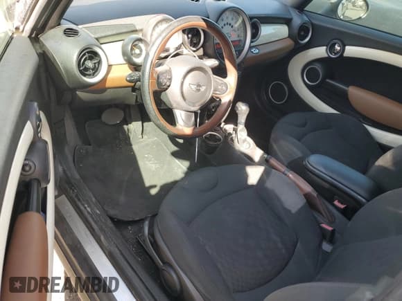 ✅ 2014 MINI Convertible • VIN: WMWZN3C59ET569823 • Лот: 72543194. Опубликован ранее на Copart с пробегом 56 730 миль. Бесплатный доступ к архиву аукционных продаж из США и подробный отчёт об истории автомобиля на DreamBid. Изображение 8.