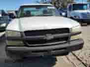 2004 Chevrolet Silverado 1500 Work Truck z VIN 1GCEK14V84Z189042, wystawiony jako Copart lot #81054544 z przebiegiem 149 878 mil mil oraz Szkoda całkowita • Salvage title. Historia ofert i sprzedaży dostępna na DreamBid. Obrazek 5.