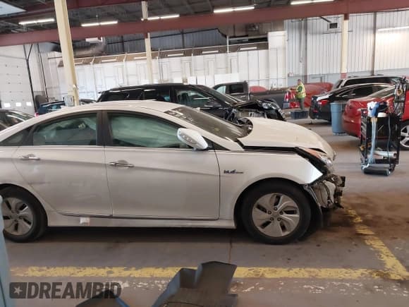 ✅ 2013 Hyundai Sonata Limited • VIN: KMHEC4A46DA089820 • Лот: 42151355. Опубликован ранее на IAAI с пробегом 134 827 миль. Бесплатный доступ к архиву аукционных продаж из США и подробный отчёт об истории автомобиля на DreamBid. Изображение 13.