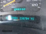 ✅ 2003 Chevrolet Silverado 2500HD LS • VIN: 1GCHK23193F166158 • Lot: 41483404. Wystawiony na IAAI z przebiegiem 238 704 mil. Bezpłatny archiwum sprzedaży aukcyjnych z USA i szczegółowy raport historii pojazdu na DreamBid. Zdjęcie 15.