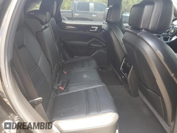 ✅ 2019 Porsche Cayenne S • VIN: WP1AB2AY8KDA61461 • Lot: 62084135. Wystawiony na Copart z przebiegiem 100 915 mil. Bezpłatny archiwum sprzedaży aukcyjnych z USA i szczegółowy raport historii pojazdu na DreamBid. Zdjęcie 11.